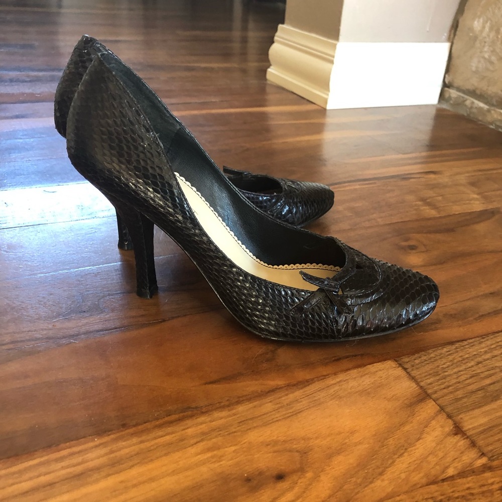 Nine West snakeskin pumps
